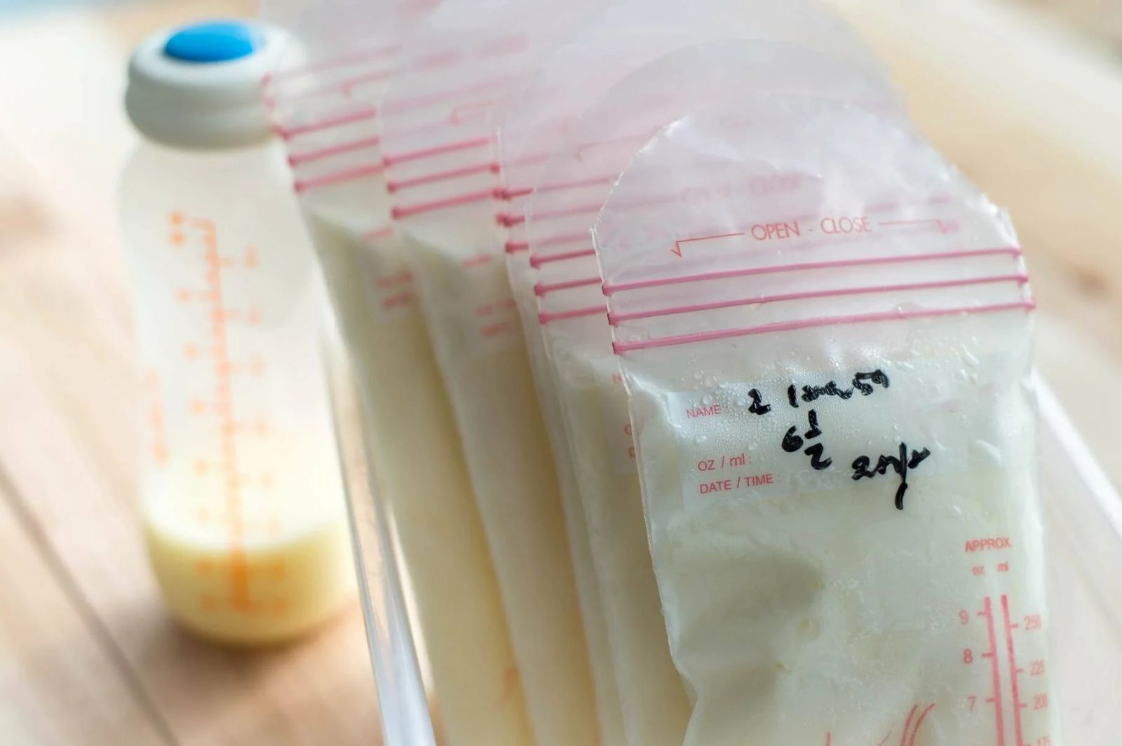 Cách rã đông sữa mẹ đúng để không làm hư sữa 3