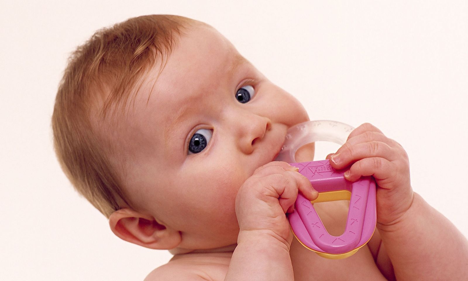 Trẻ bị sốt và tiêu chảy khi mọc răng có sao không? 3
